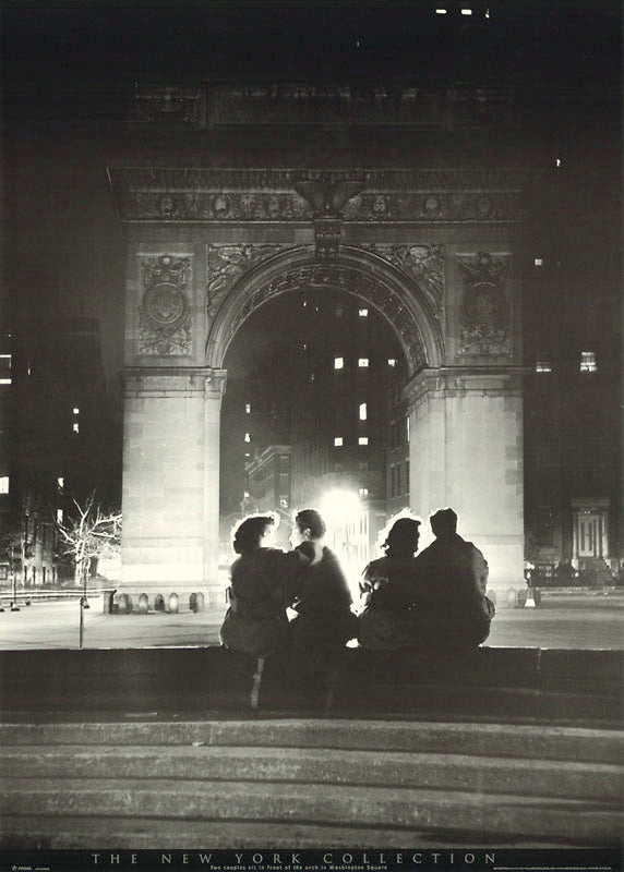 2 COUPLES SIT in FRONT of ARCH in WASHINGTON SQUARE, N.Y. - POSTER LW22G